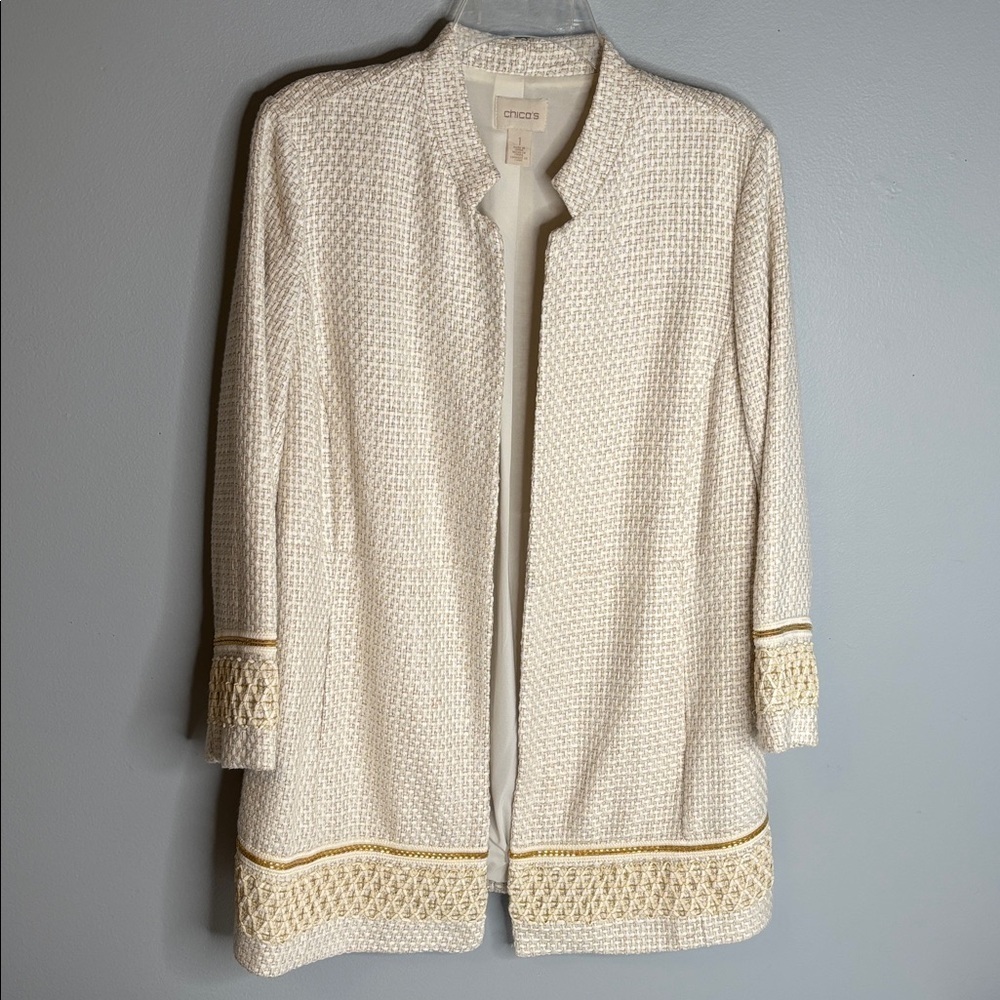 CHICO’S TEXTURED EMBELLISHED TRIM CREAM/GOLD TOPPER JACKET